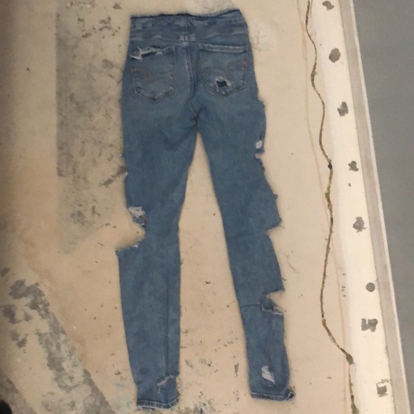 Size 00, Light Washed Ripped American Eagle Jeans - Picture 2 of 3